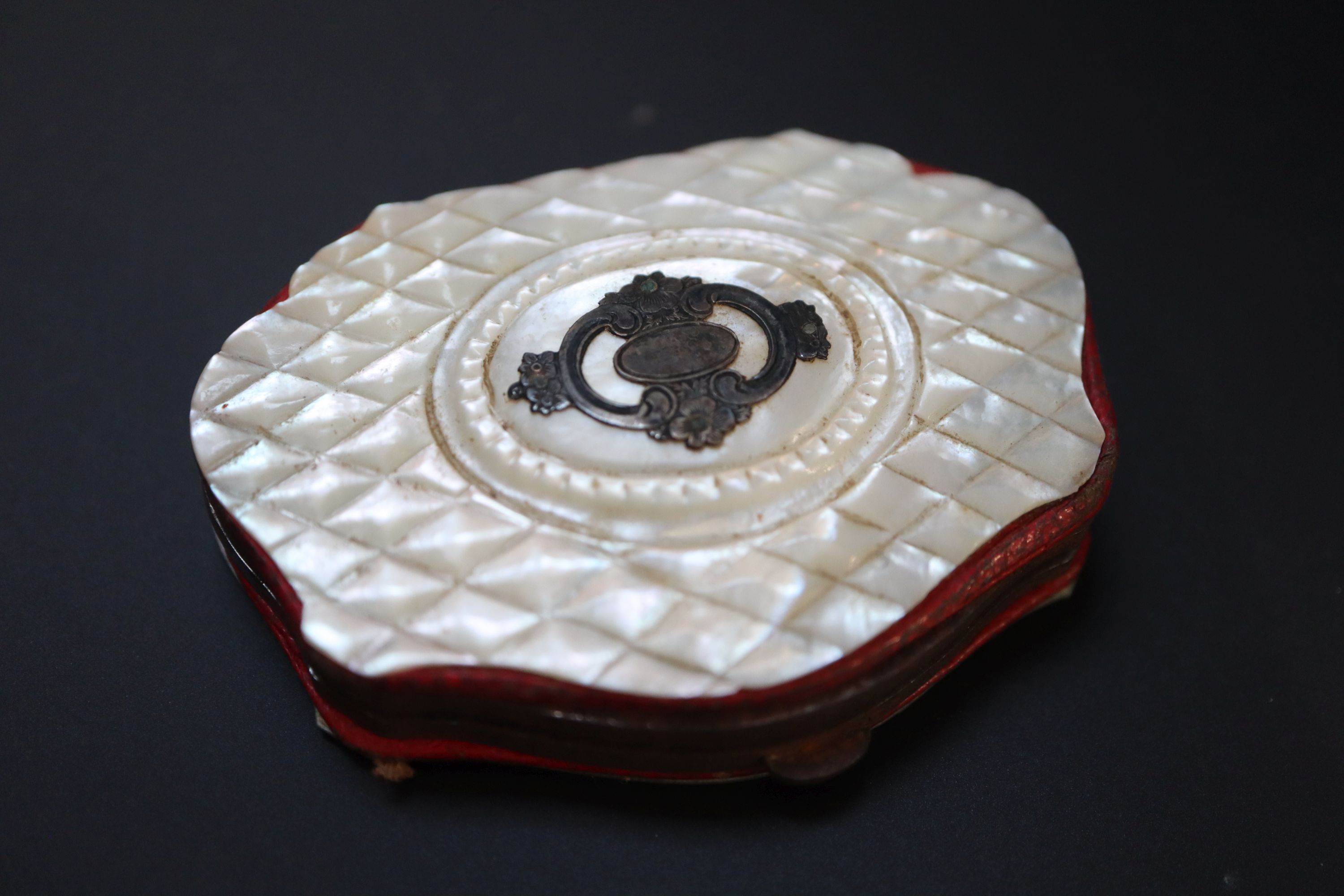 Five assorted 19th century Palais Royale mother of pearl mounted purses,